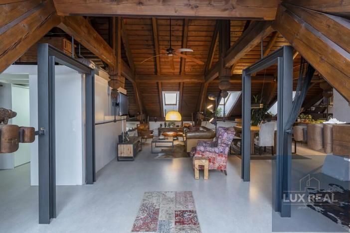 Prodej atypického bytu, Mikulov, Komenského, 164 m2