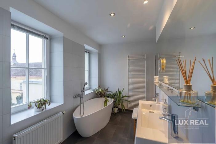 Prodej atypického bytu, Mikulov, Komenského, 164 m2