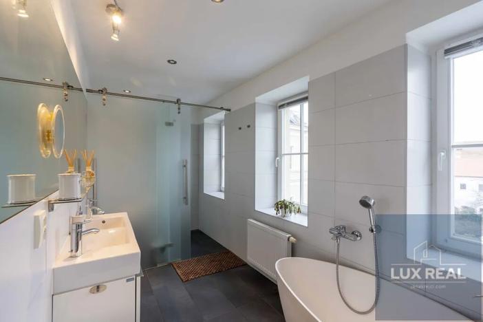 Prodej atypického bytu, Mikulov, Komenského, 164 m2