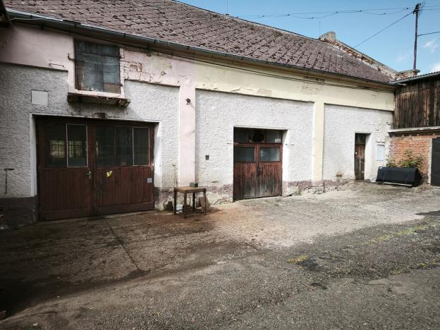 Pronájem skladu, Holovousy