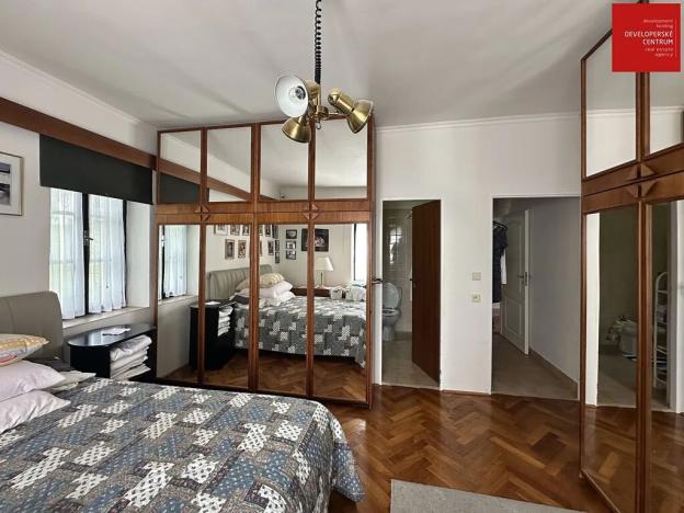 Prodej rodinného domu, Mnichov, 311 m2