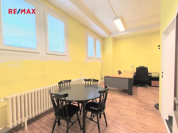 Pronájem kanceláře, Praha - Kobylisy, Horňátecká, 61 m2