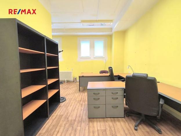 Pronájem kanceláře, Praha - Kobylisy, Horňátecká, 61 m2