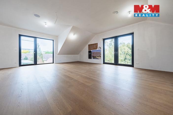 Prodej bytu 4+kk, Praha - Holyně, náměstí Pod lípou, 128 m2