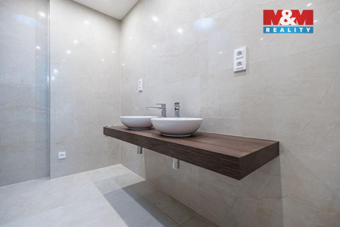 Prodej bytu 4+kk, Praha - Holyně, náměstí Pod lípou, 128 m2