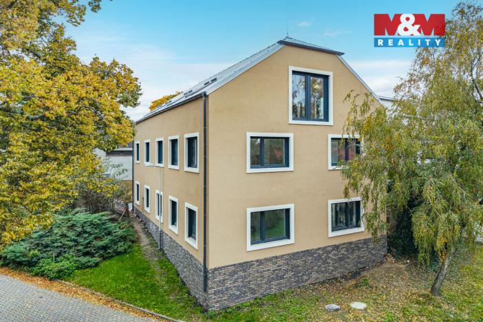 Prodej bytu 4+kk, Praha - Holyně, náměstí Pod lípou, 128 m2