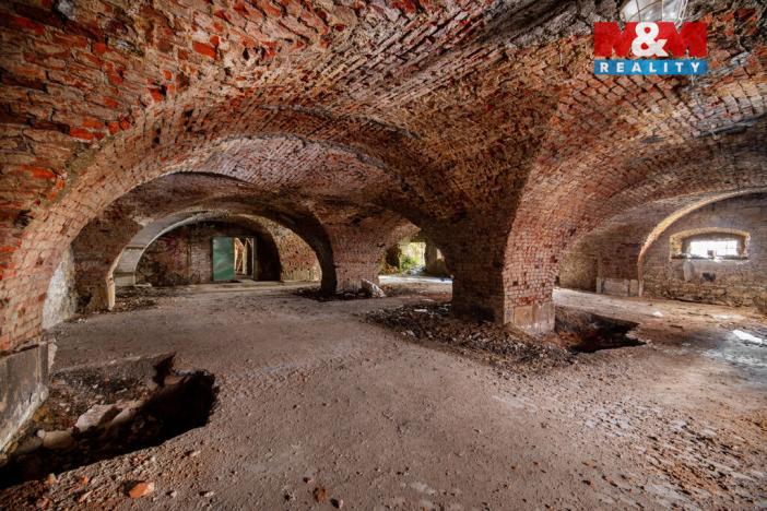 Prodej obchodního prostoru, Polička - Polička-Město, Komenského, 476 m2