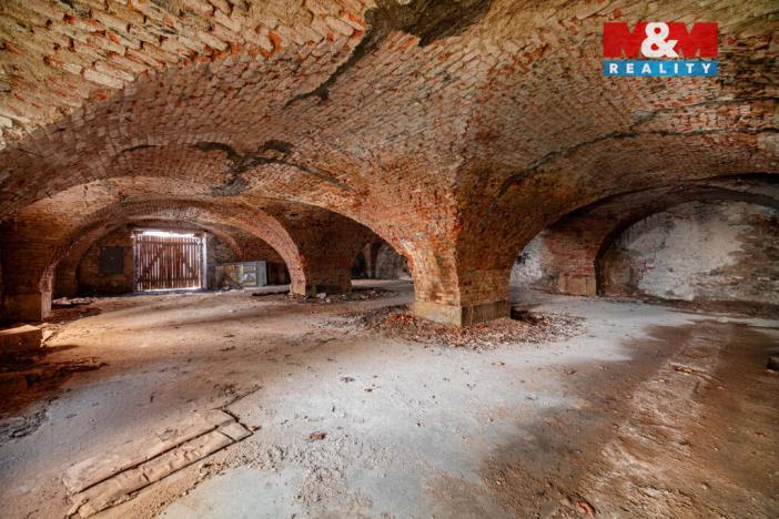 Prodej obchodního prostoru, Polička - Polička-Město, Komenského, 476 m2