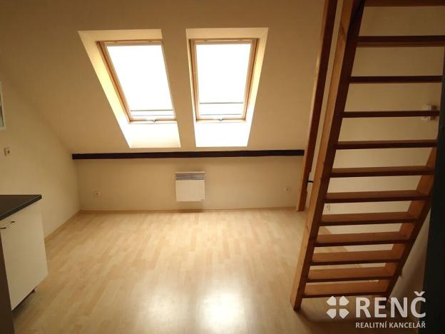 Pronájem bytu 1+kk, Brno, Kounicova, 32 m2