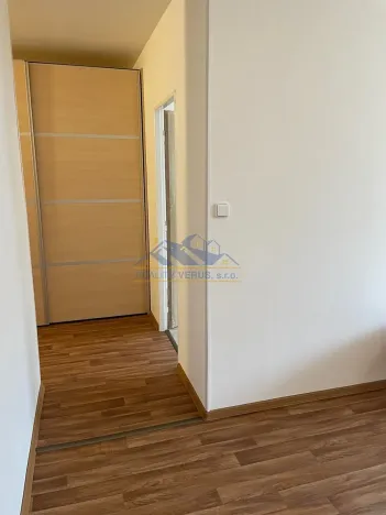 Pronájem bytu 2+kk, Komárov, Mládežnická, 56 m2