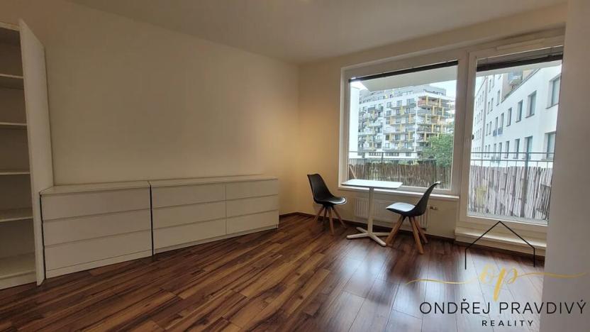 Pronájem bytu 1+kk, Praha - Modřany, Soukalova, 33 m2