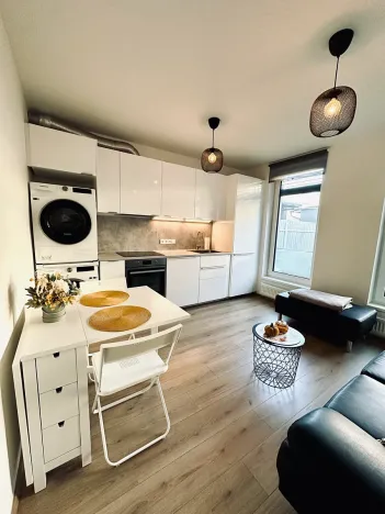 Pronájem bytu 2+kk, Praha - Strašnice, Třebohostická, 36 m2