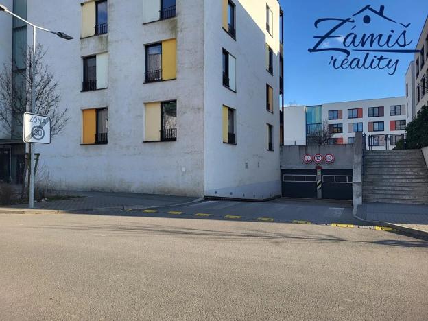 Pronájem garážového stání, Kladno, Benediktínská, 28 m2