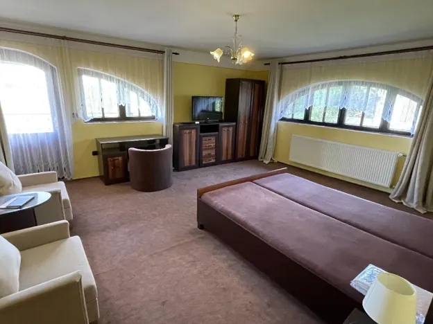 Pronájem kanceláře, Kynšperk nad Ohří, 600 m2