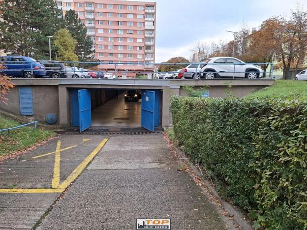 Pronájem garáže, Chomutov, Bezručova, 16 m2