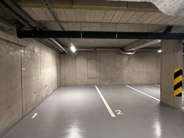 Pronájem garážového stání, Praha, 16 m2