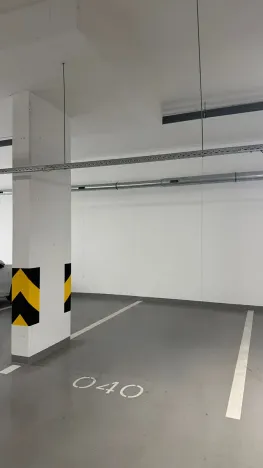 Pronájem garážového stání, Praha - Nusle, Závišova, 14 m2