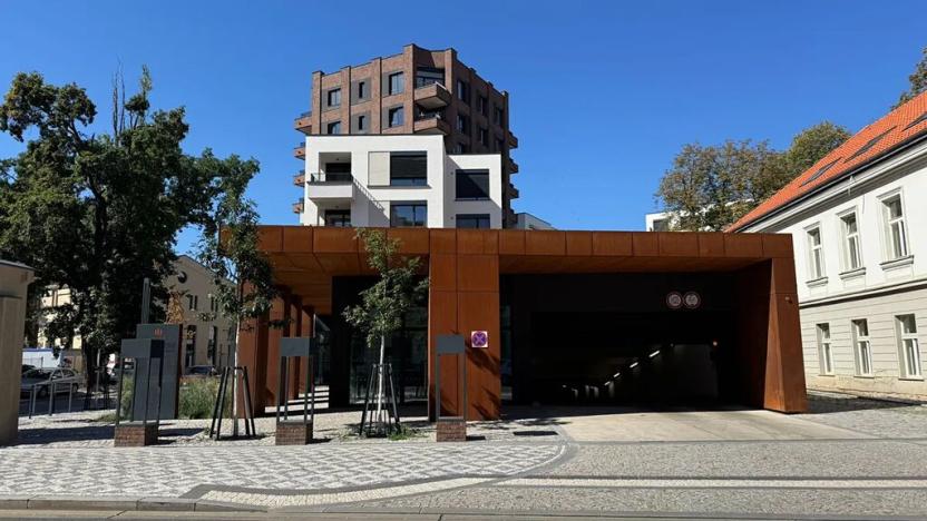 Pronájem garážového stání, Praha - Nusle, Závišova, 14 m2