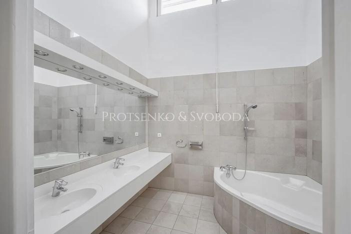 Prodej vily, Křižanov, Benešovo náměstí, 530 m2