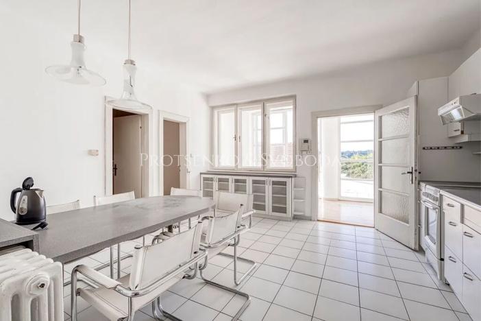 Prodej vily, Křižanov, Benešovo náměstí, 530 m2