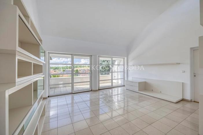 Prodej kanceláře, Křižanov, Benešovo náměstí, 530 m2