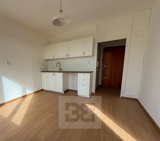 Pronájem bytu 2+kk, Karlovy Vary, Chomutovská, 38 m2