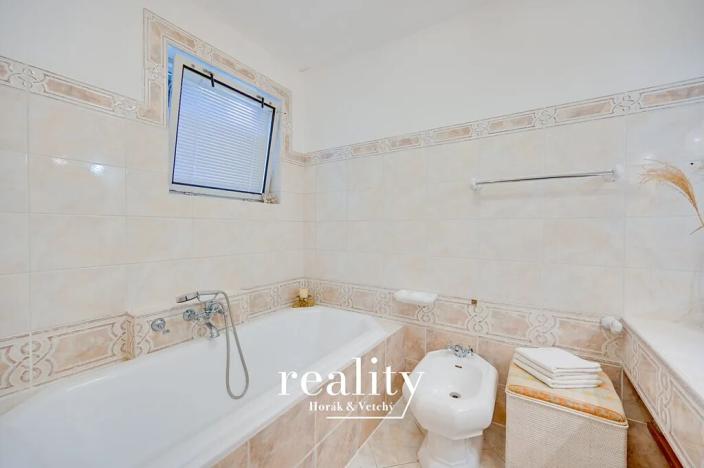 Prodej rodinného domu, Hodonice, U Pošty, 480 m2