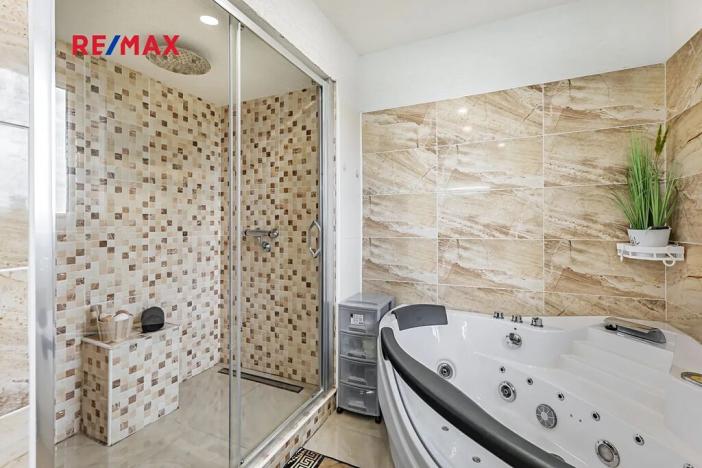 Prodej činžovního domu, České Velenice, Komenského, 247 m2