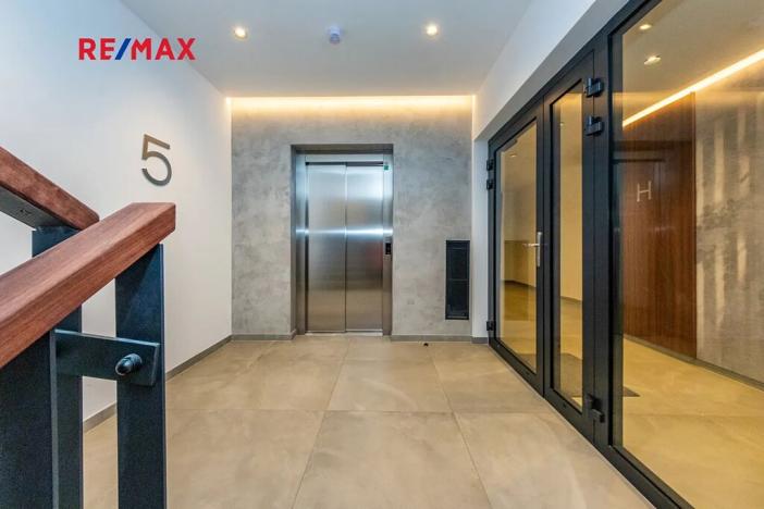 Prodej bytu 2+kk, Praha - Radlice, U Komína, 53 m2