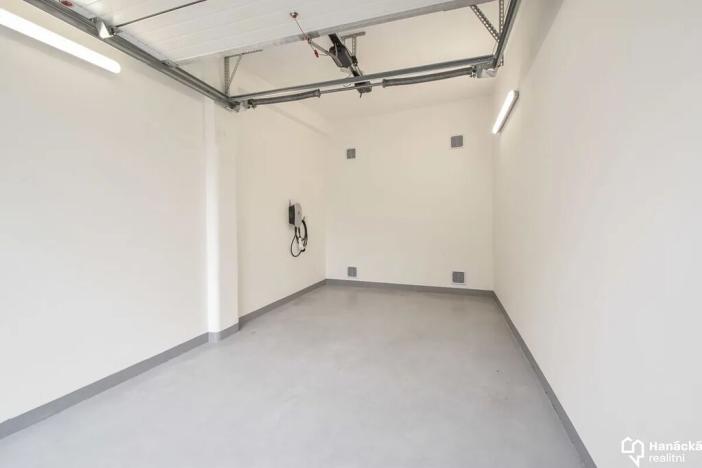 Pronájem garáže, Olomouc, U cukrovaru, 15 m2