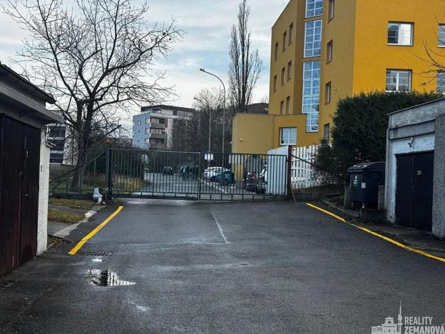 Pronájem garáže, Praha - Podolí, Bohuslava Martinů, 36 m2