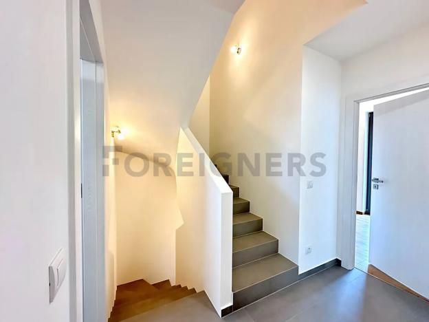 Pronájem rodinného domu, Praha, 159 m2