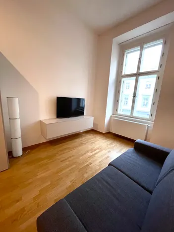 Pronájem bytu 2+kk, Praha - Karlín, Sokolovská, 75 m2