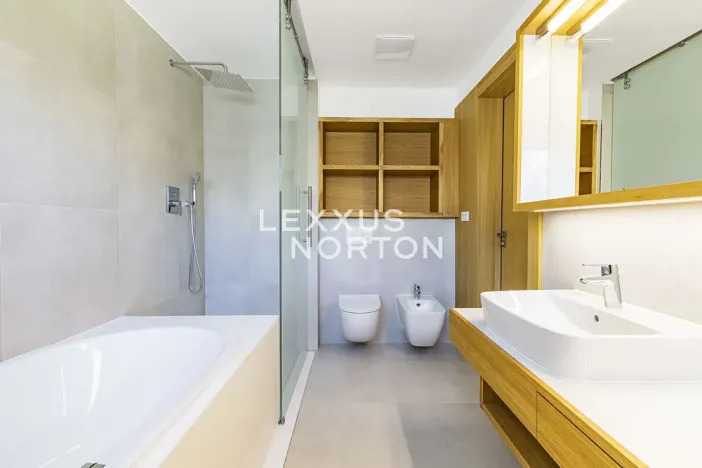 Prodej rodinného domu, Praha - Libuš, V Hrobech, 380 m2