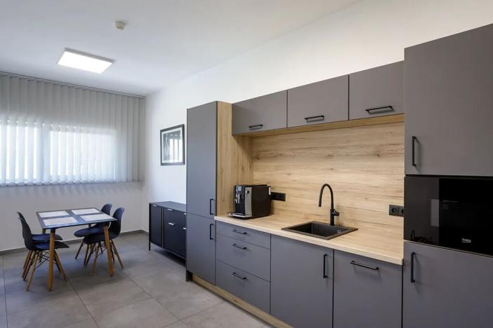 Pronájem kanceláře, Praha - Uhříněves, Přátelství, 62 m2