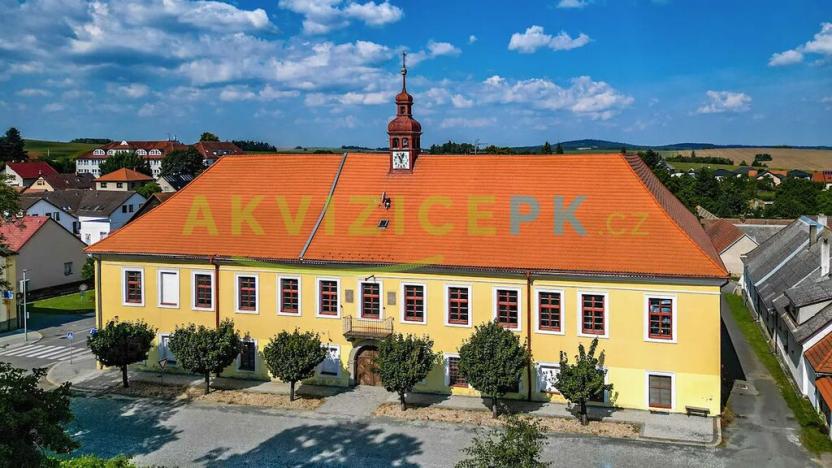 Prodej ubytování, Čechtice, nám. Dr. Tyrše, 1672 m2