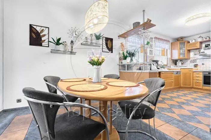 Prodej rodinného domu, Ostrov, 210 m2