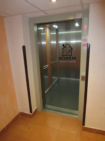 Pronájem bytu 1+kk, Praha - Háje, Matúškova, 29 m2