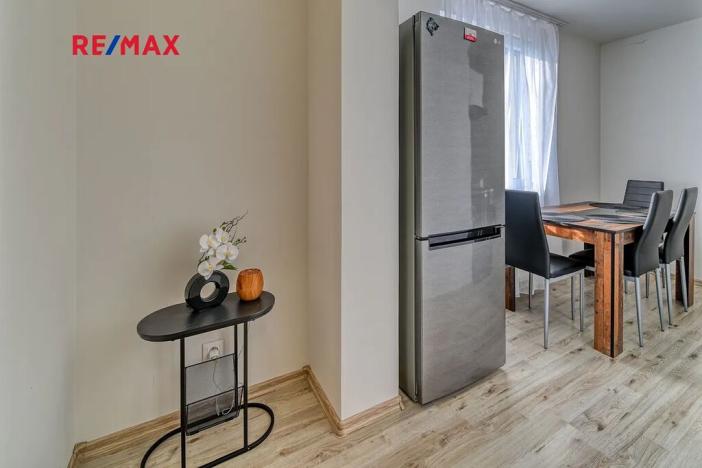 Prodej bytu 2+1, Lošany, 51 m2