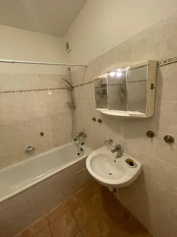 Pronájem bytu 1+kk, Pardubice, Dubinská, 40 m2