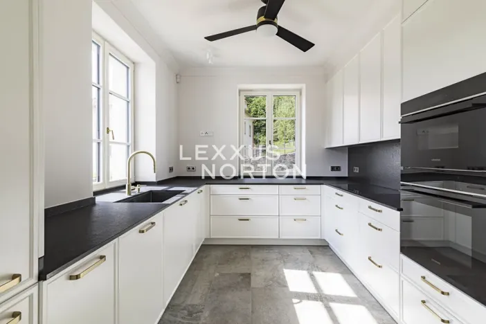 Pronájem vily, Praha - Dejvice, V Šáreckém údolí, 253 m2