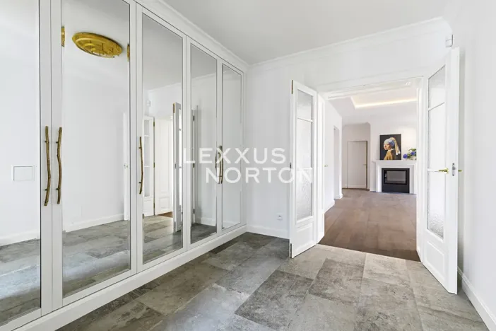 Pronájem vily, Praha - Dejvice, V Šáreckém údolí, 253 m2