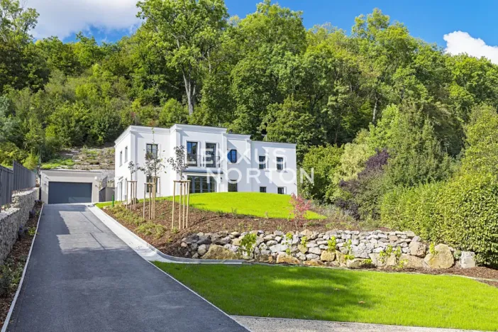 Pronájem vily, Praha - Dejvice, V Šáreckém údolí, 253 m2