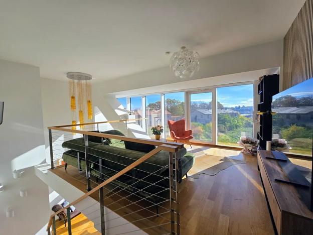 Pronájem atypického bytu, Praha - Smíchov, Holečkova, 143 m2