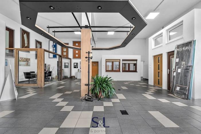 Prodej výrobních prostor, Milovice, Italská, 1819 m2