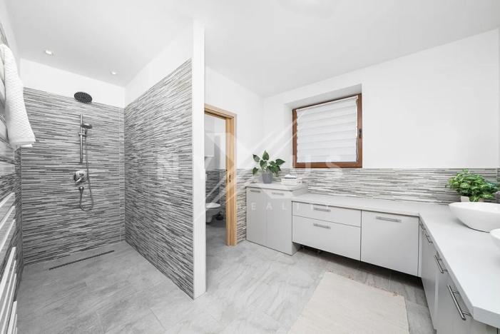 Prodej rodinného domu, Krakovany, 163 m2