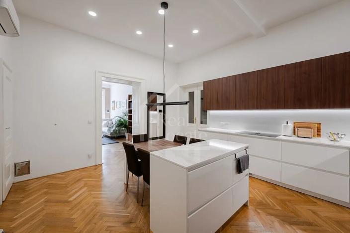 Prodej bytu 3+1, Praha - Nové Město, Soukenická, 107 m2