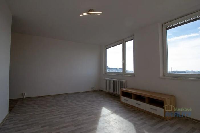 Pronájem bytu 1+kk, Praha - Černý Most, Doležalova, 34 m2