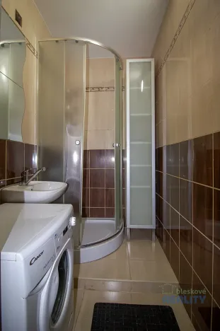 Pronájem bytu 1+kk, Praha - Černý Most, Doležalova, 34 m2