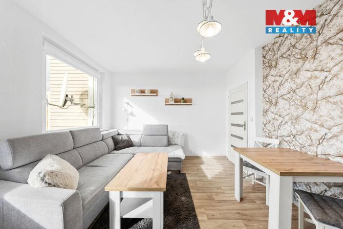 Prodej bytu 1+kk, Chlumec, Vyklická, 35 m2